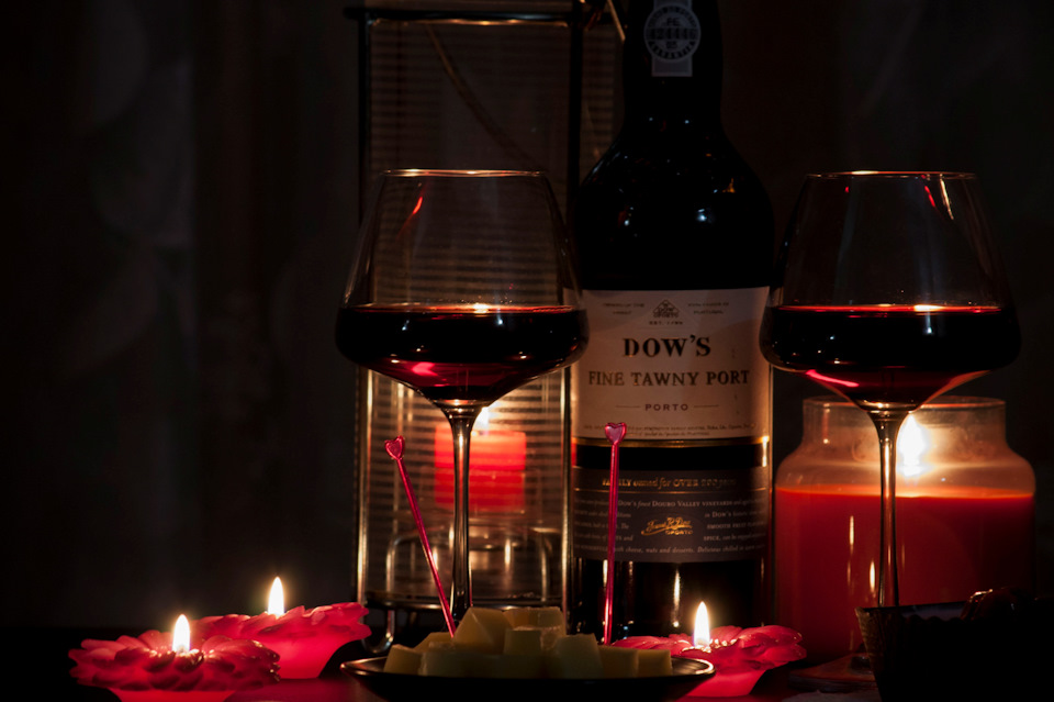 Романтический вечер вина и групповухи